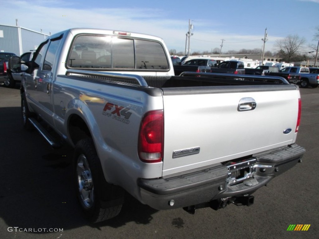 2005 F350 Super Duty Lariat Crew Cab 4x4 - Silver Metallic / Medium Flint photo #28