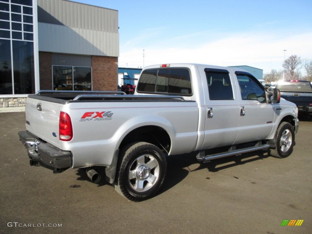 2005 F350 Super Duty Lariat Crew Cab 4x4 - Silver Metallic / Medium Flint photo #36