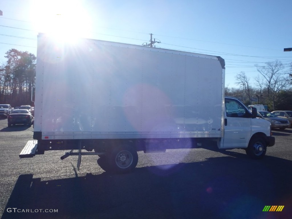 2014 Express Cutaway 4500 Moving Van - Summit White / Medium Pewter photo #4