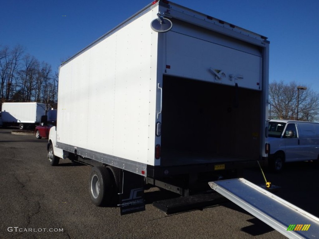2014 Express Cutaway 4500 Moving Van - Summit White / Medium Pewter photo #7