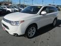 2014 Diamond White Pearl Mitsubishi Outlander SE S-AWC  photo #3