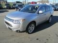 2014 Cool Silver Metallic Mitsubishi Outlander SE  photo #3