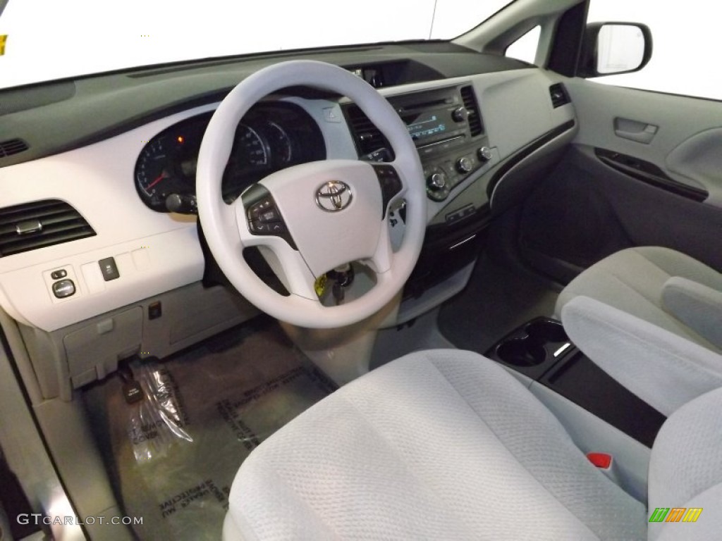 Light Gray Interior 2011 Toyota Sienna LE Photo #89267411
