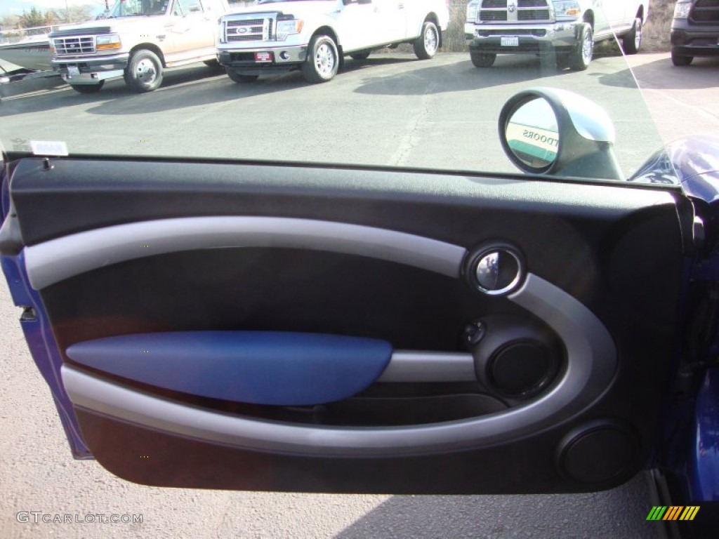2008 Mini Cooper S Clubman Blue/Carbon Black Door Panel Photo #89275944