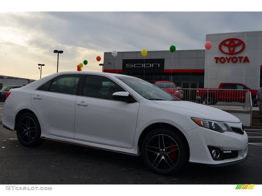 2014 Camry SE - Super White / Black photo #1