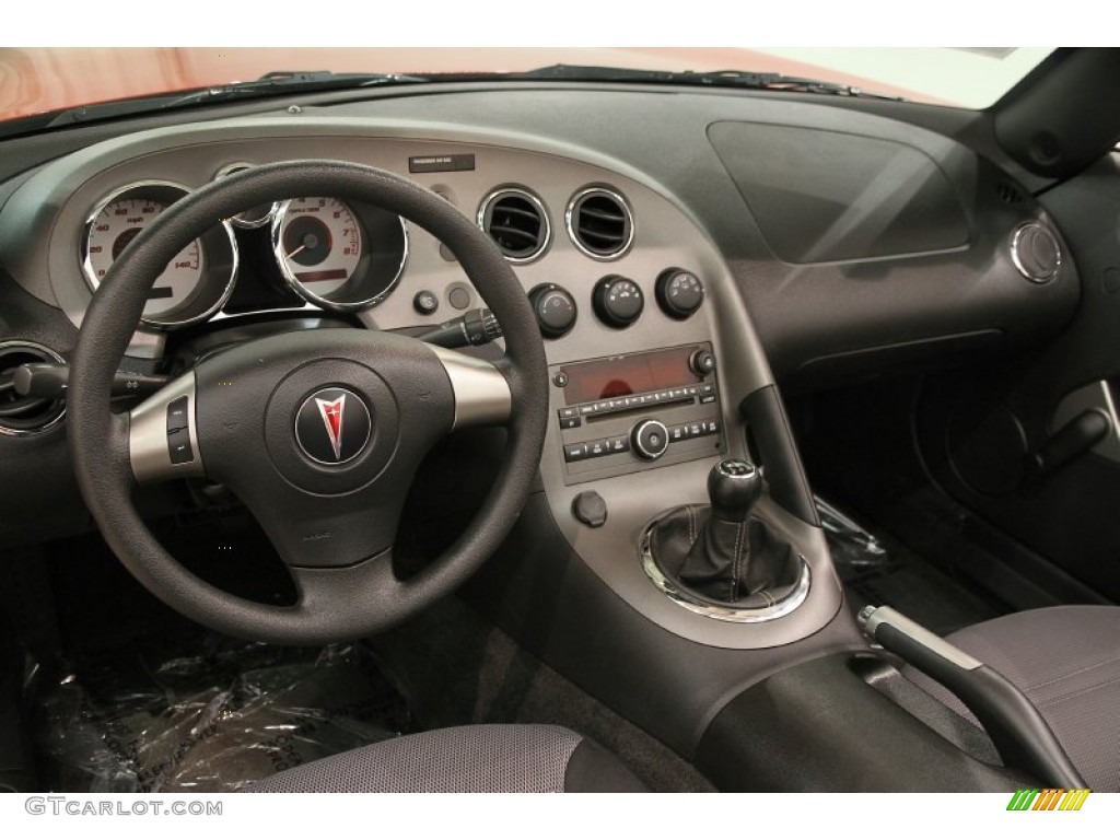 Ebony Interior 2008 Pontiac Solstice Roadster Photo #89280816