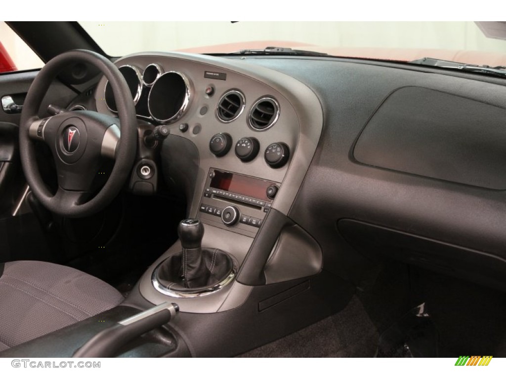 2008 Pontiac Solstice Roadster Ebony Dashboard Photo #89280938