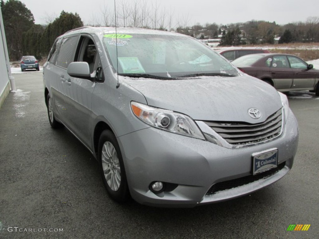 2011 Sienna XLE - Silver Sky Metallic / Light Gray photo #7