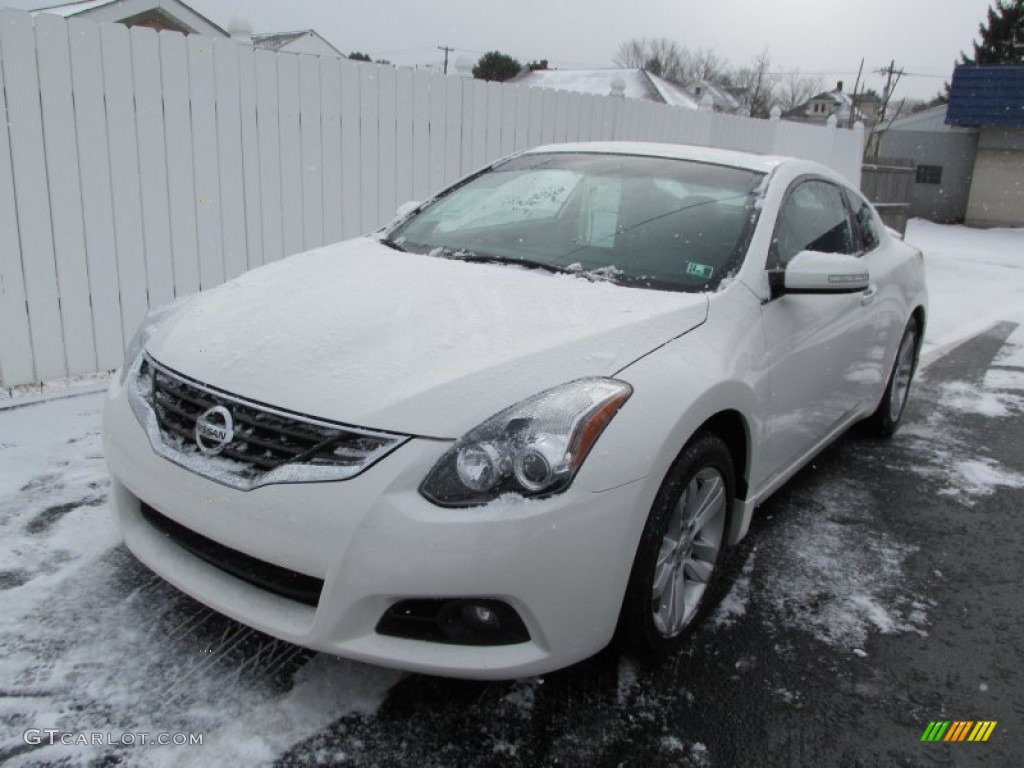 2010 Altima 2.5 S Coupe - Winter Frost White / Charcoal photo #9