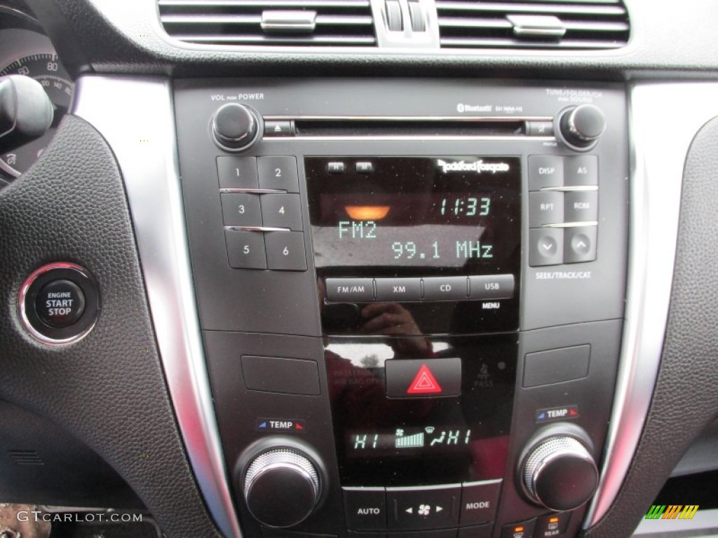 2011 Suzuki Kizashi GTS AWD Controls Photos
