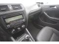 Black - Jetta SE Sedan Photo No. 16