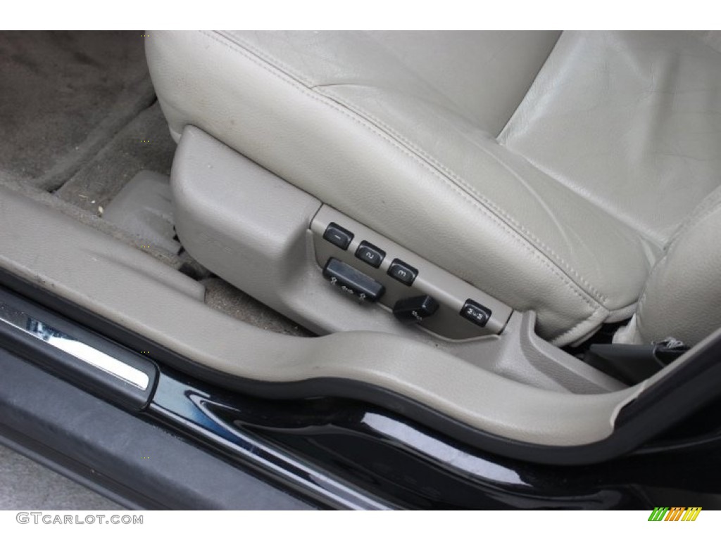 2004 S60 2.5T - Black Sapphire Metallic / Taupe/Light Taupe photo #8