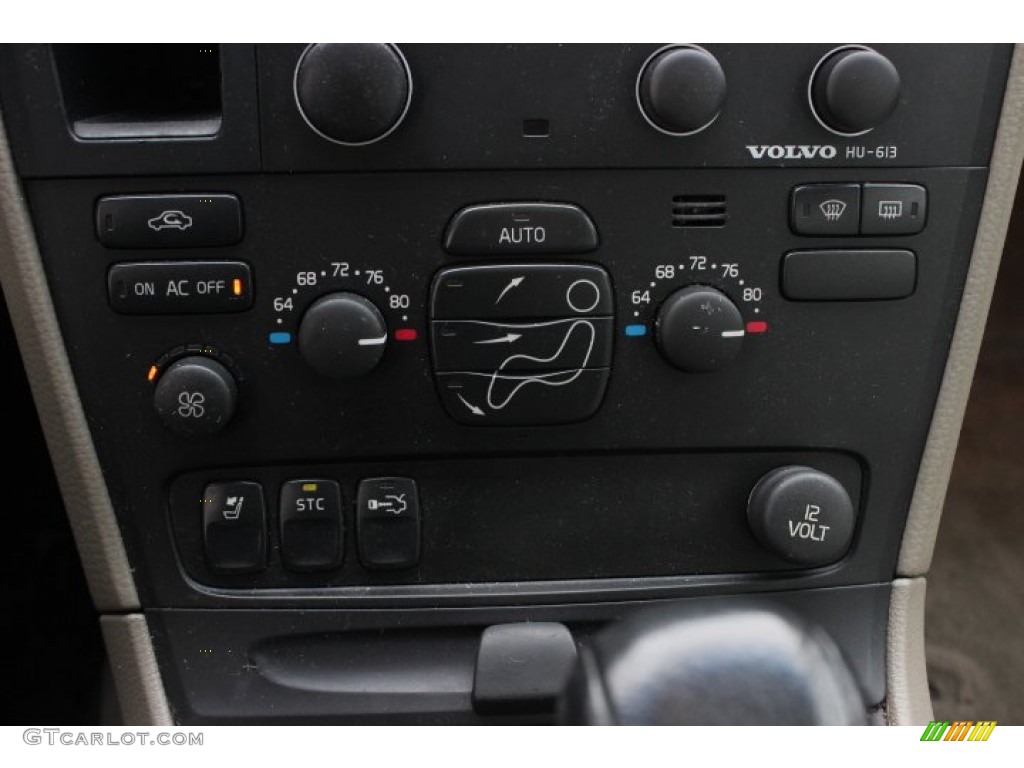2004 S60 2.5T - Black Sapphire Metallic / Taupe/Light Taupe photo #14