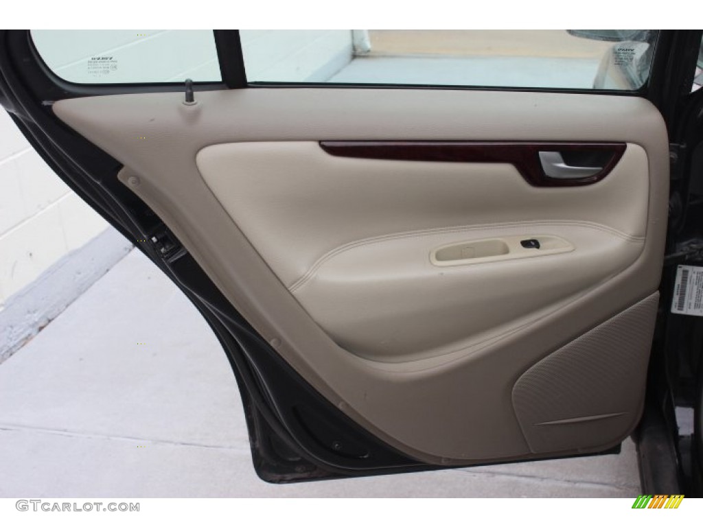 2004 S60 2.5T - Black Sapphire Metallic / Taupe/Light Taupe photo #18