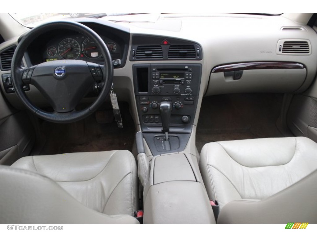 2004 S60 2.5T - Black Sapphire Metallic / Taupe/Light Taupe photo #21