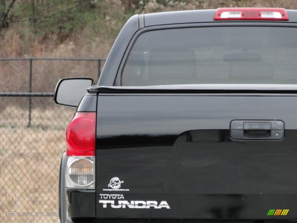 2008 Tundra SR5 CrewMax 4x4 - Black / Beige photo #23