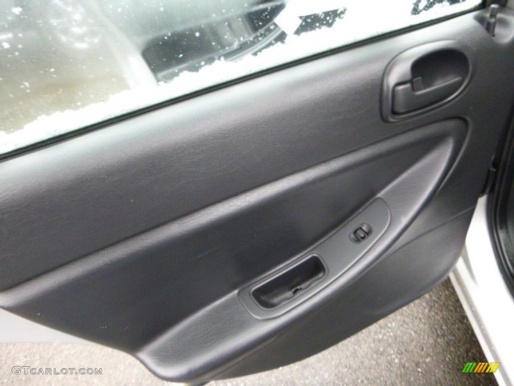 2004 Sebring LX Sedan - Bright Silver Metallic / Dark Slate Gray photo #17