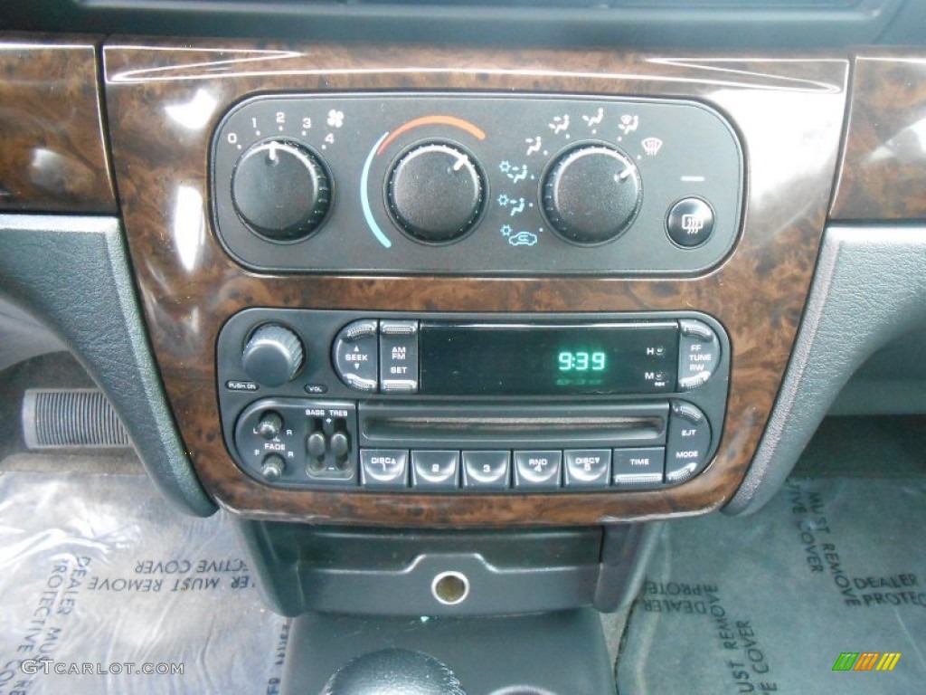 2004 Chrysler Sebring LXi Convertible Controls Photos