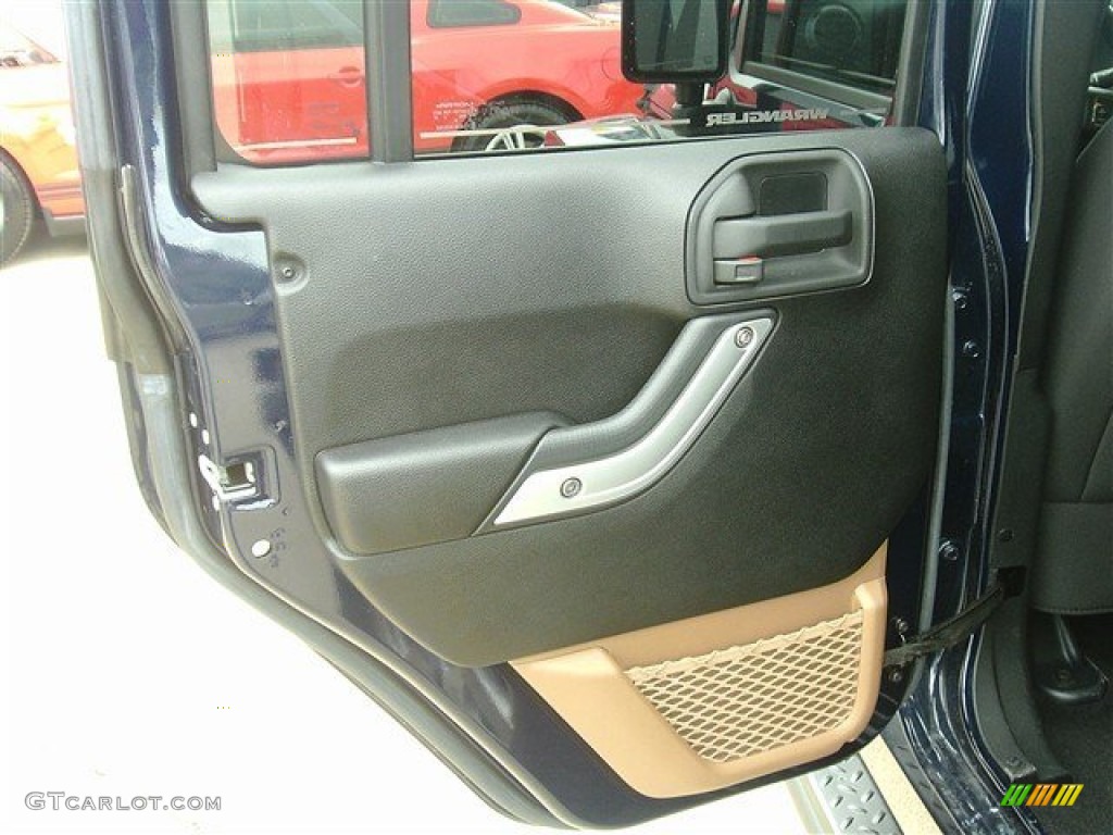 2013 Wrangler Unlimited Sahara 4x4 - True Blue Pearl / Black photo #16