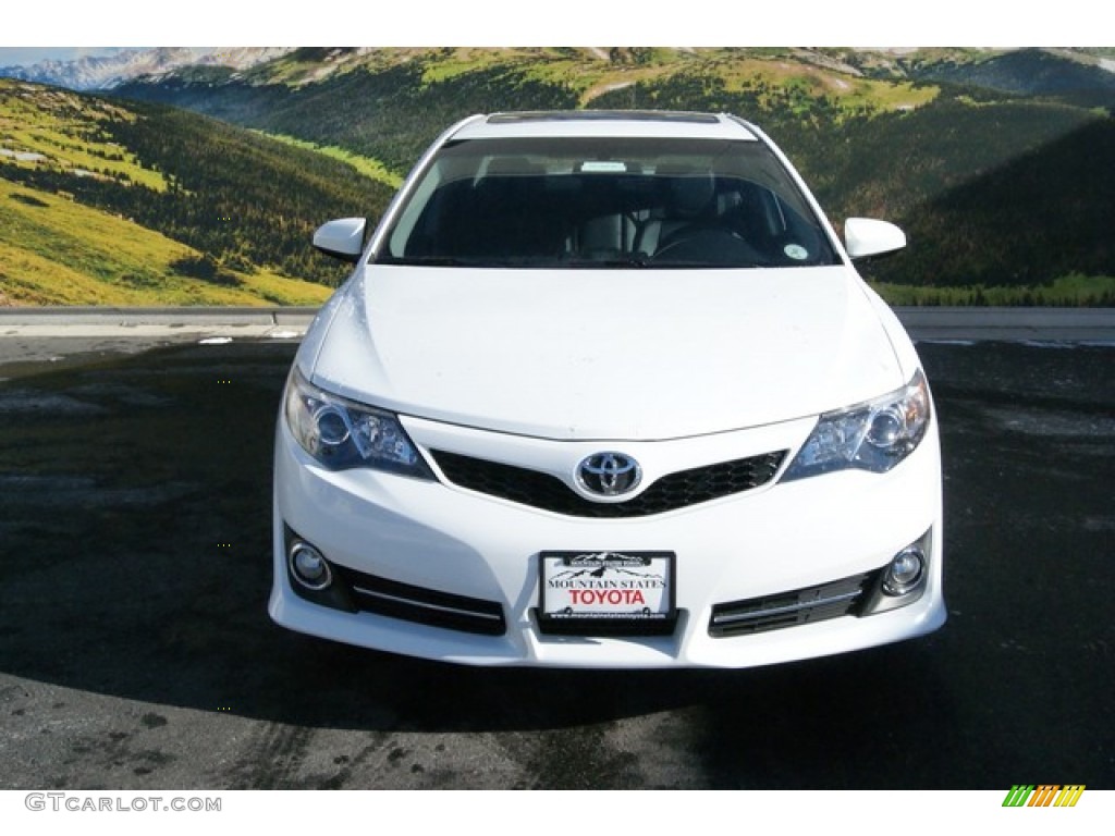 2014 Camry SE - Super White / Black photo #2