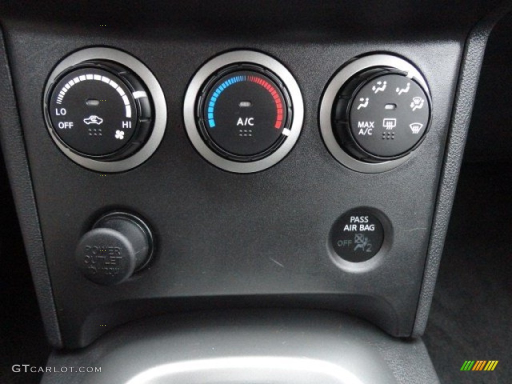 2011 Rogue S AWD - Platinum Graphite / Black photo #17