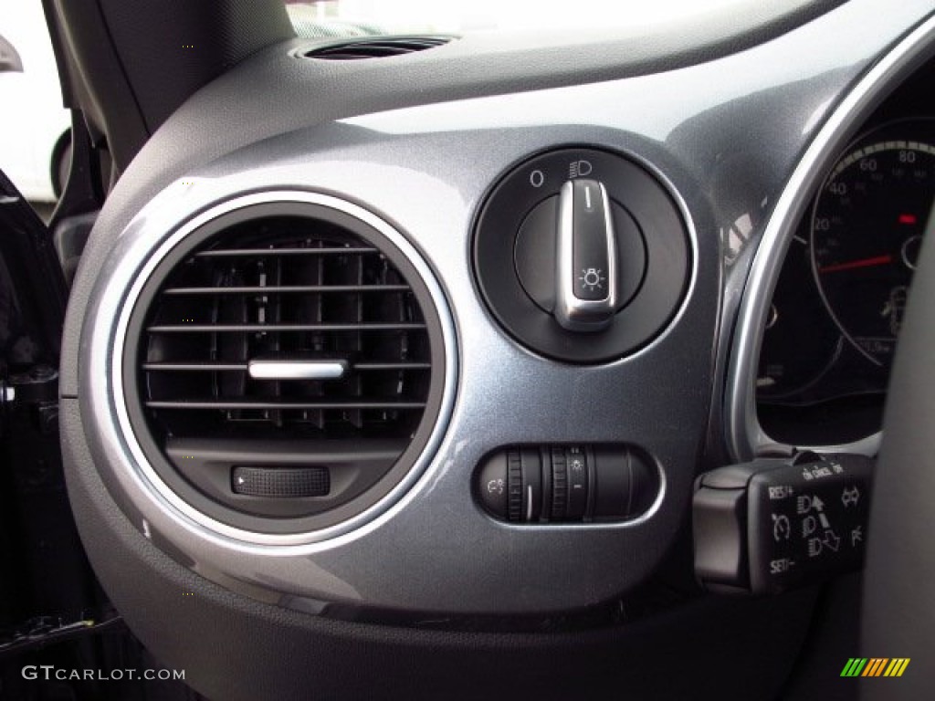 2014 Volkswagen Beetle 2.5L Controls Photo #89327345