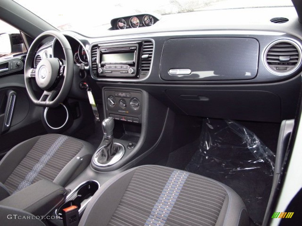 2014 Volkswagen Beetle R-Line Black/Blue Dashboard Photo #89327627