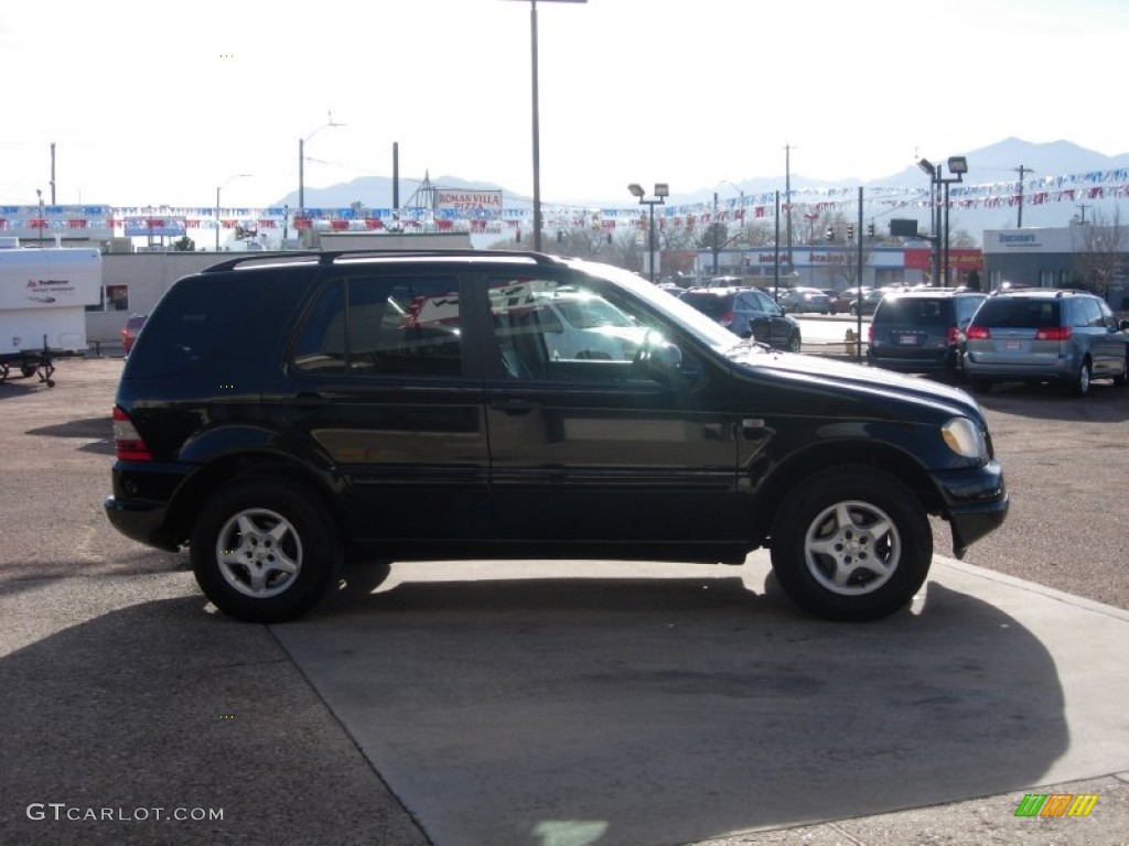 2000 ML 320 4Matic - Black / Charcoal photo #15