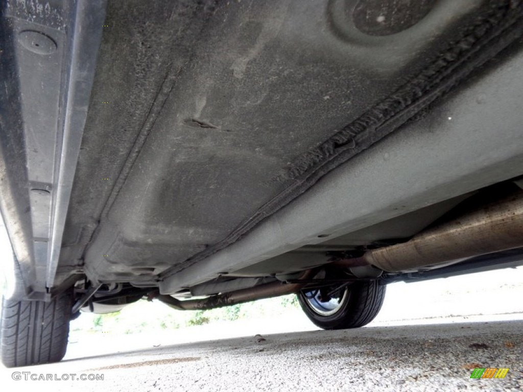 2005 Lexus ES 330 Undercarriage Photos