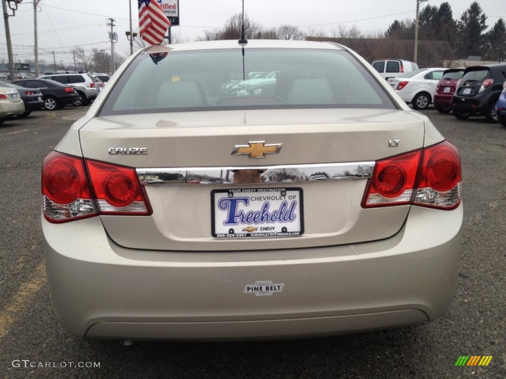 2013 Cruze LT - Champagne Silver Metallic / Medium Titanium photo #10