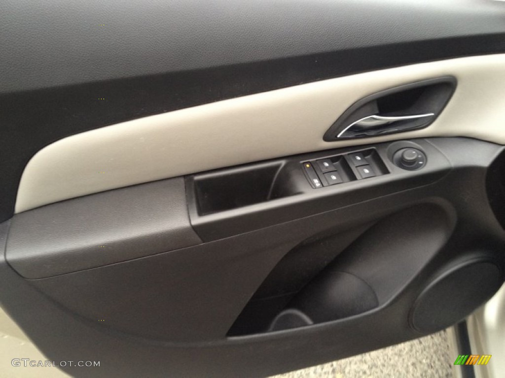 2013 Cruze LT - Champagne Silver Metallic / Medium Titanium photo #15