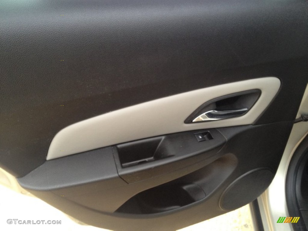 2013 Cruze LT - Champagne Silver Metallic / Medium Titanium photo #21