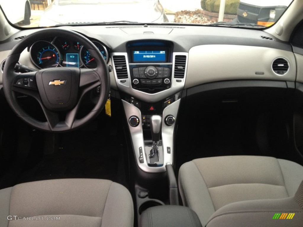 2013 Cruze LT - Champagne Silver Metallic / Medium Titanium photo #23