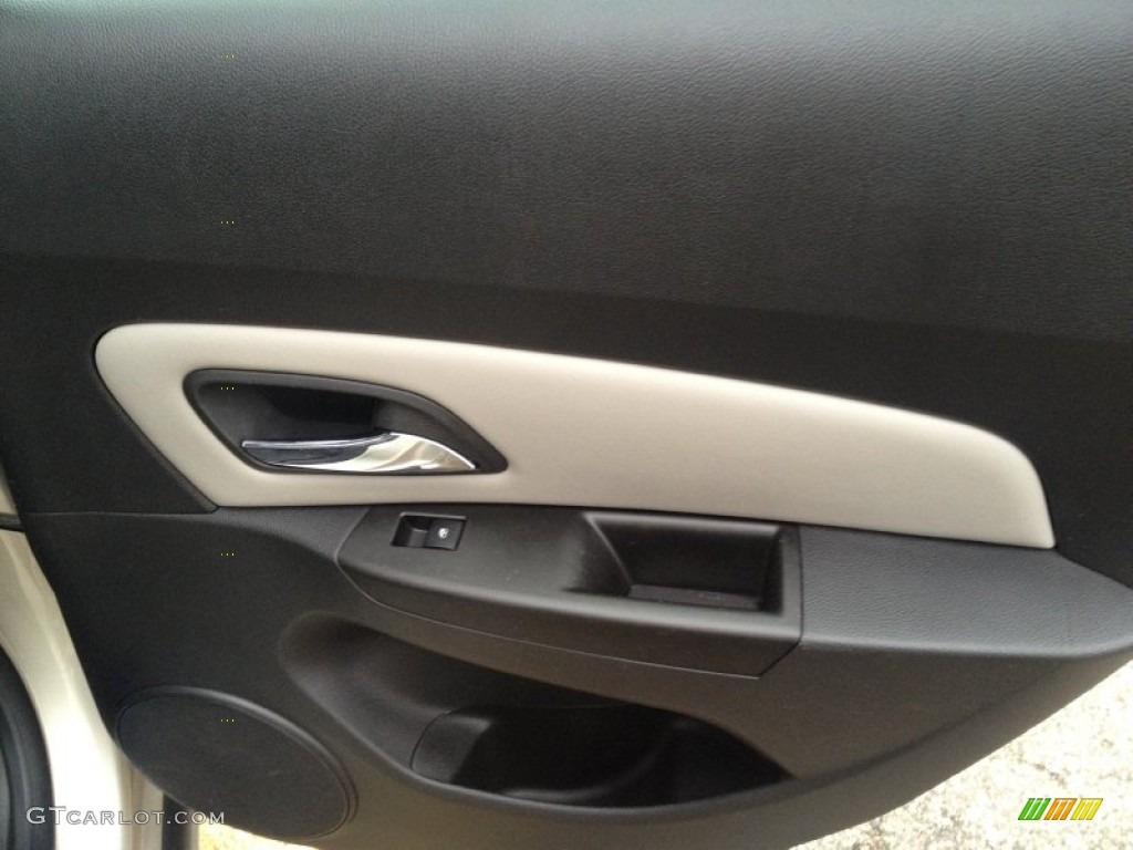 2013 Cruze LT - Champagne Silver Metallic / Medium Titanium photo #24