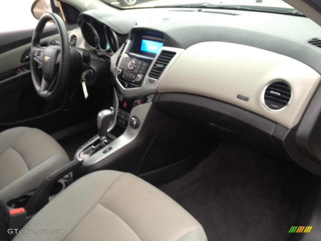 2013 Cruze LT - Champagne Silver Metallic / Medium Titanium photo #27