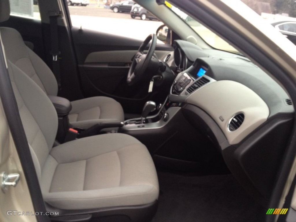 2013 Cruze LT - Champagne Silver Metallic / Medium Titanium photo #28