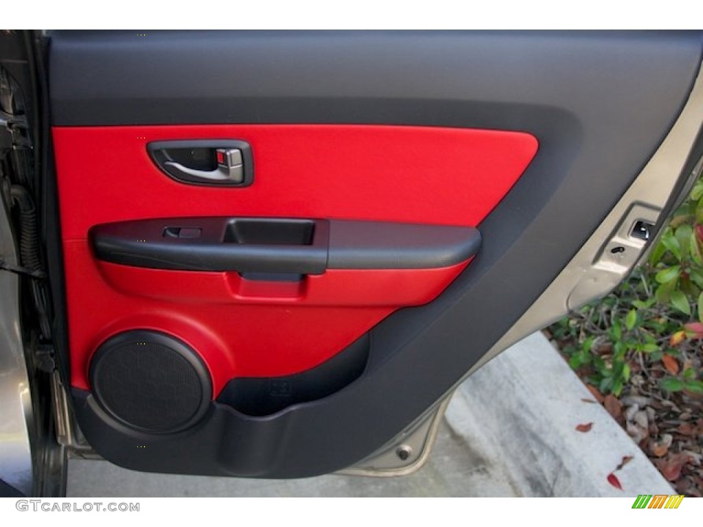 2010 Kia Soul Sport Red/Black Sport Cloth Door Panel Photo #89361445