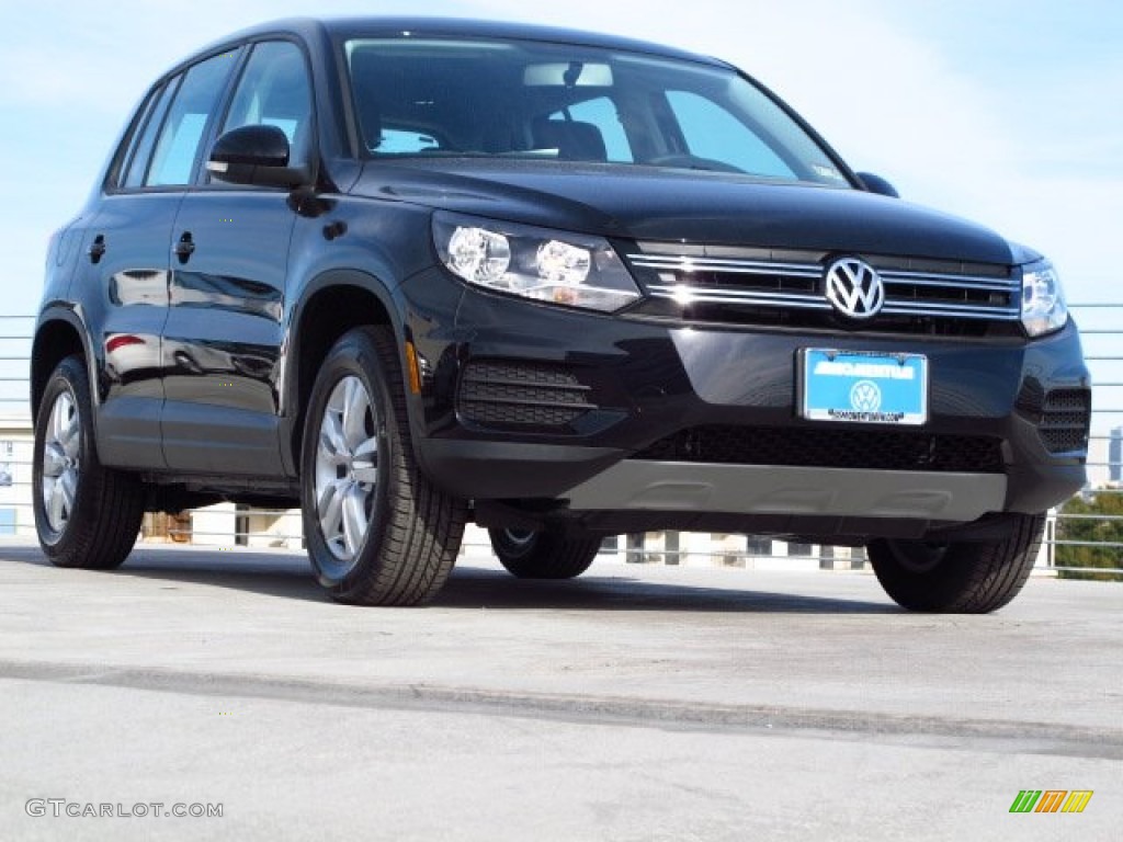 Deep Black Metallic Volkswagen Tiguan