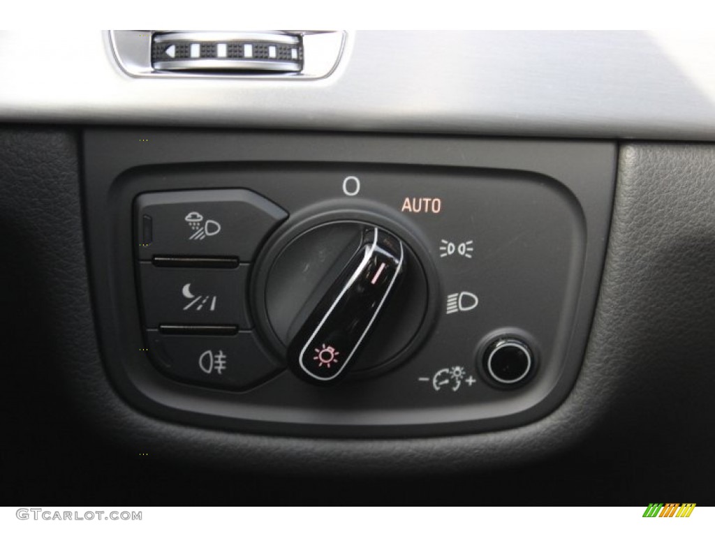 2014 Audi S8 quattro S Controls Photo #89366083