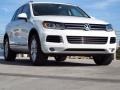 Pure White - Touareg V6 Sport 4Motion Photo No. 1