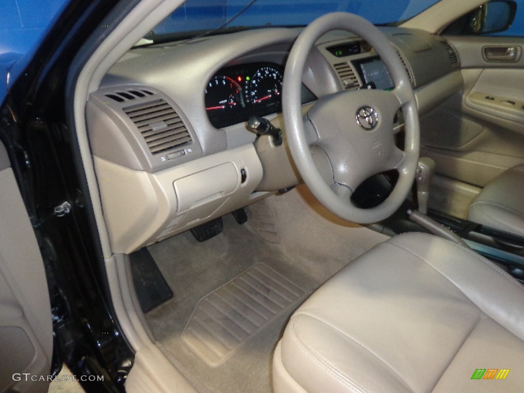 2004 Camry LE - Black / Stone photo #17