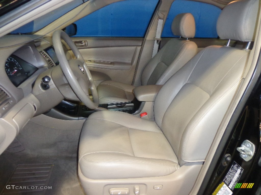 2004 Camry LE - Black / Stone photo #18