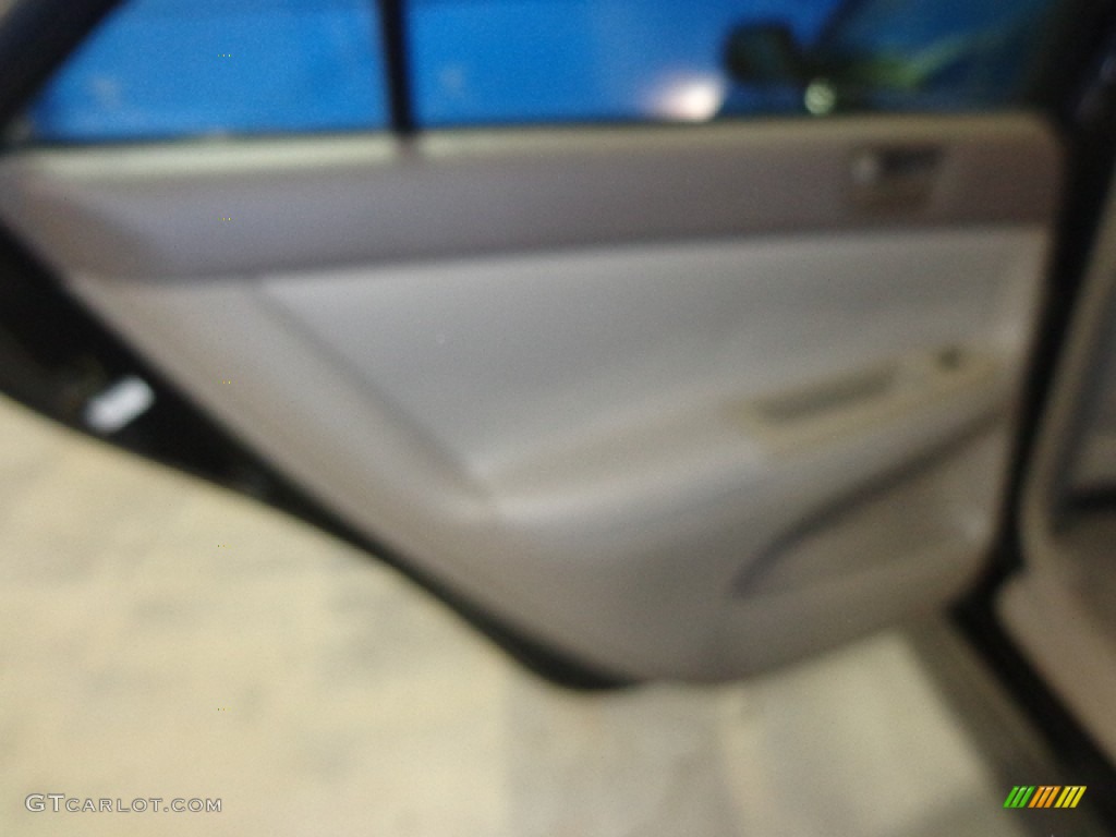 2004 Camry LE - Black / Stone photo #21