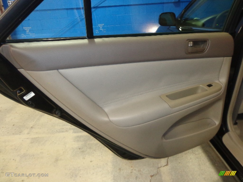 2004 Camry LE - Black / Stone photo #22