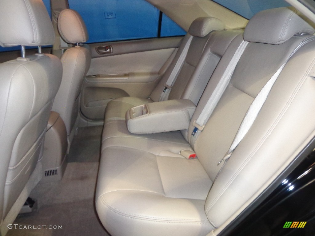 2004 Camry LE - Black / Stone photo #24