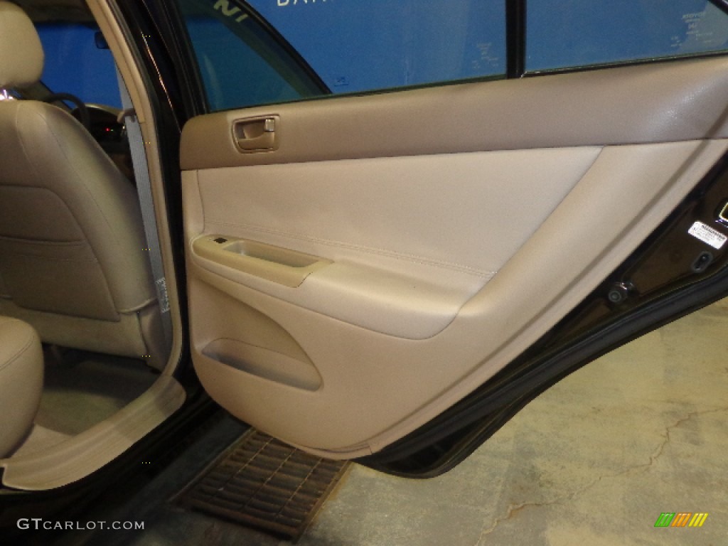 2004 Camry LE - Black / Stone photo #26