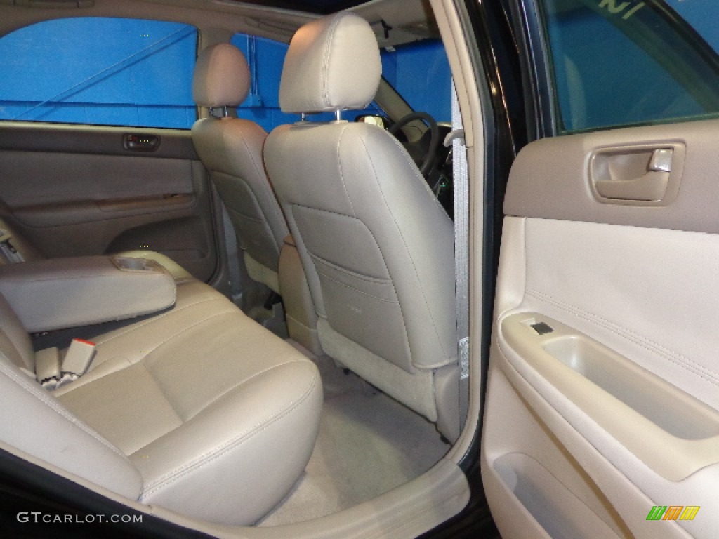 2004 Camry LE - Black / Stone photo #27