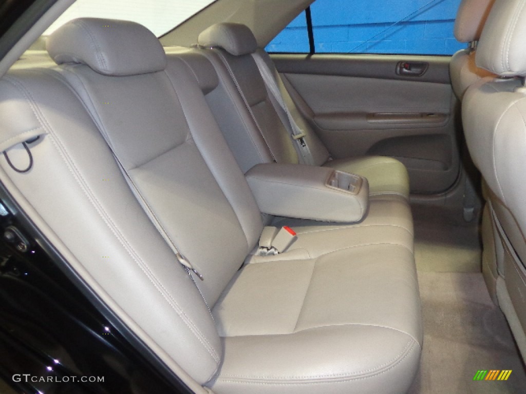 2004 Camry LE - Black / Stone photo #28