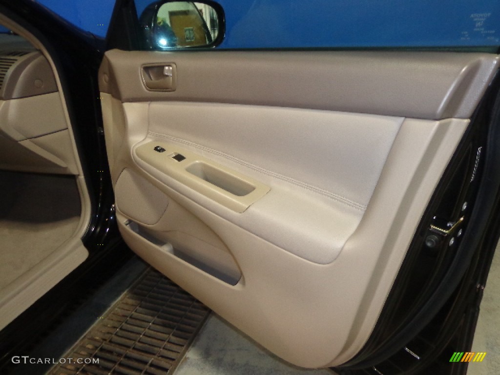 2004 Camry LE - Black / Stone photo #29