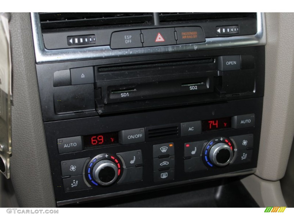 2010 Audi Q7 3.6 Premium quattro Controls Photos
